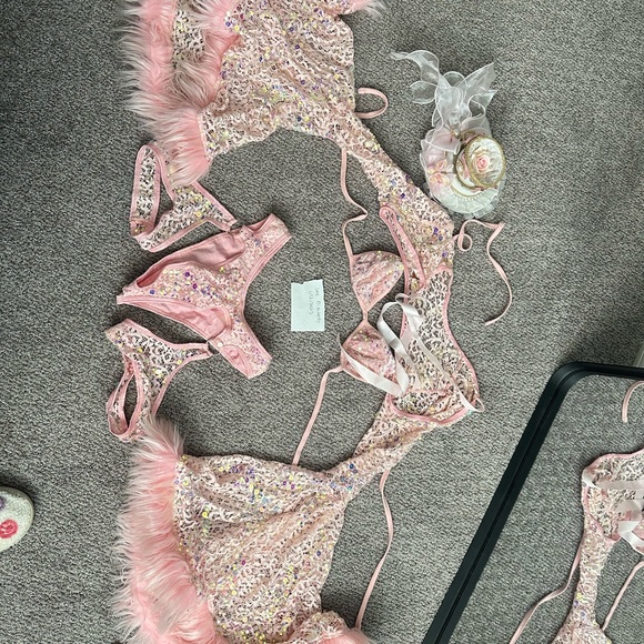 Pink Rave Outfit - Picture 7 of 9